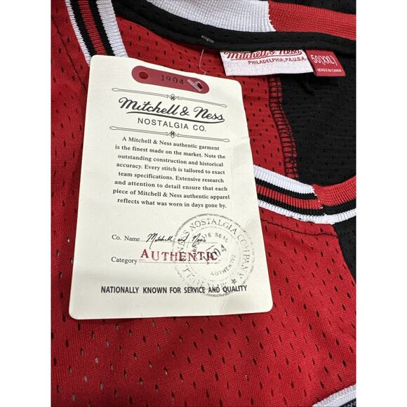 Vintage Mitchell & Ness Jersey CHICAGO BULLS Michael Jordan 23 Black Red 2XL - Picture 4 of 5